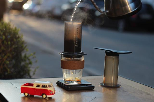 brewing-with-aeropress